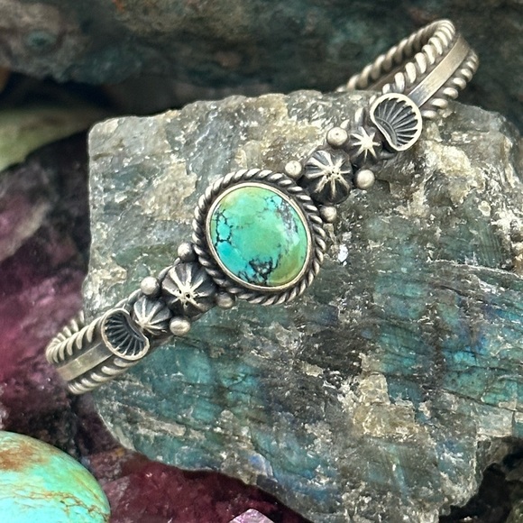 Vintage Navajo native turquoise sterling, silver southwestern cuff - Picture 10 of 12